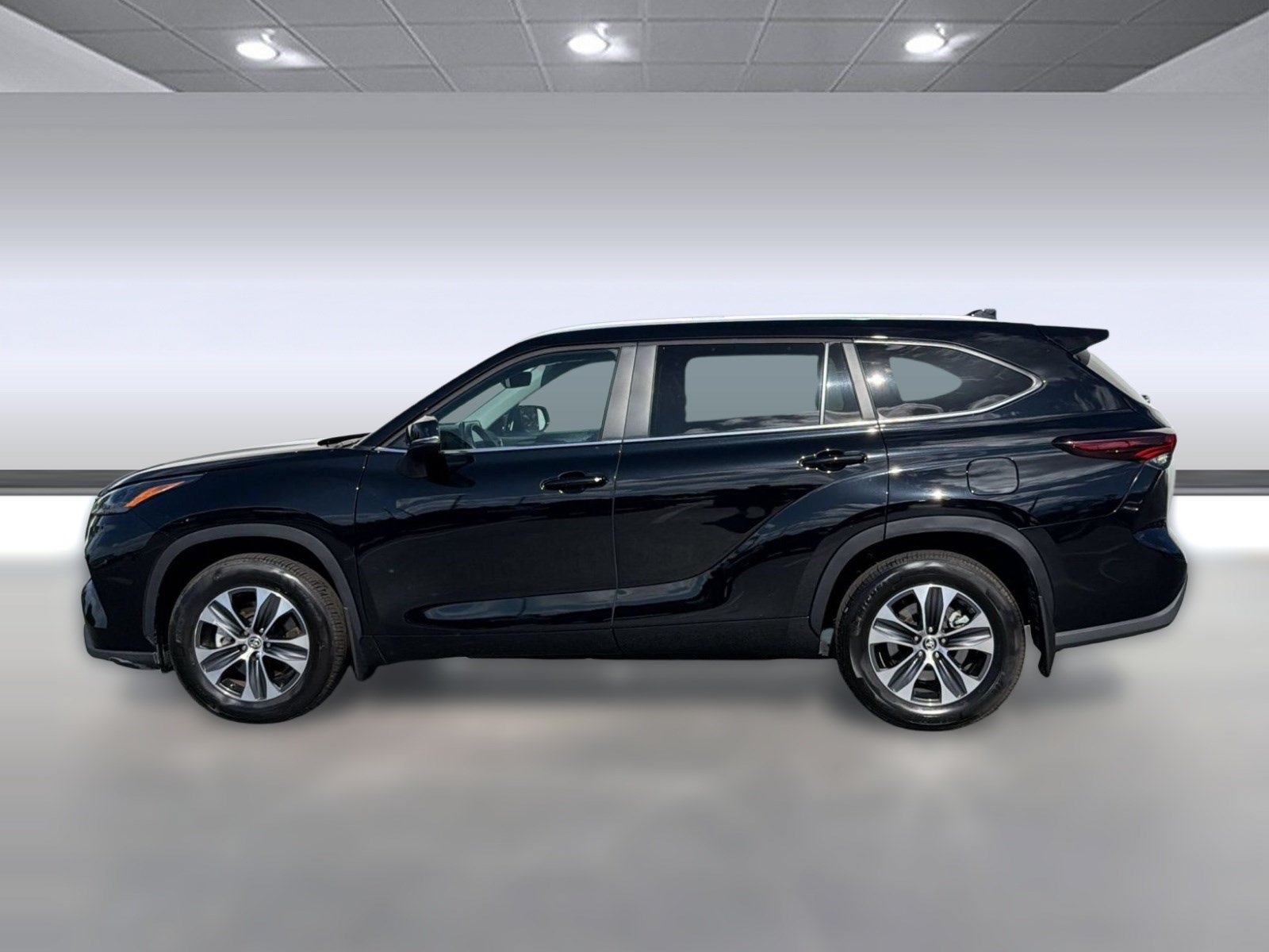 Used 2026 Toyota Highlander XLE AWD/4WD image 2