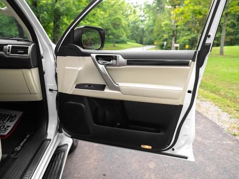 Used 2020 Lexus GX 460 AWD/4WD image 32
