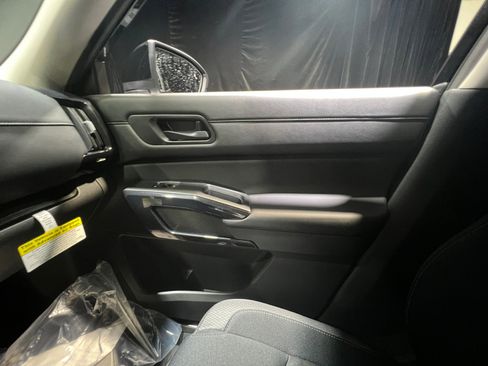 New 2025 Nissan Pathfinder SV image 16