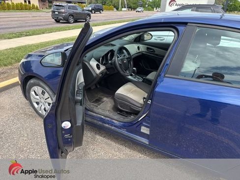 Used 2013 Chevrolet Cruze LS FWD image 7