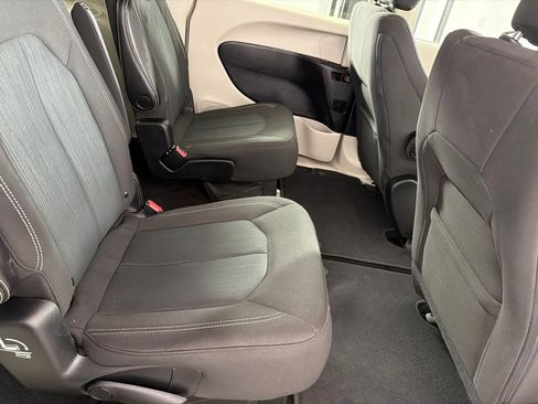 Used 2022 Chrysler Voyager LX FWD image 21