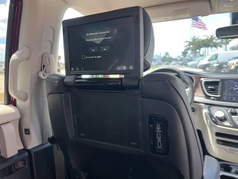 Certified 2019 Chrysler Pacifica Touring-L Plus image 37