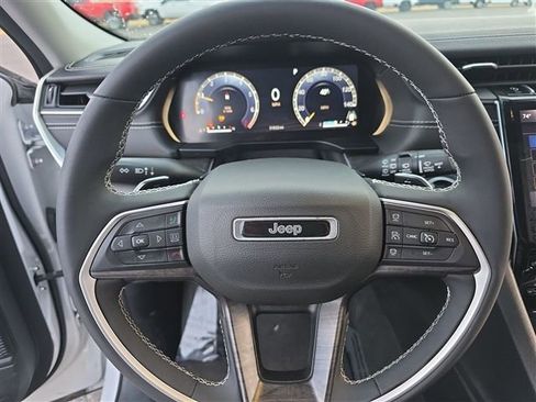 Used 2023 Jeep Grand Cherokee Limited image 20