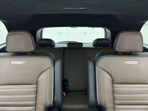 New 2026 GMC Acadia Denali Ultimate w/ LPO, Floor Liner Package AWD/4WD image 44