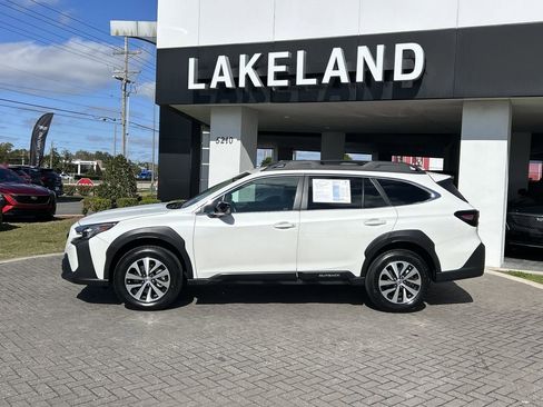 Certified 2025 Subaru Outback Premium w/ Popular Package #1A image 3