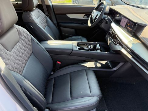 Certified 2025 Nissan Murano Platinum w/ Cargo Package image 23