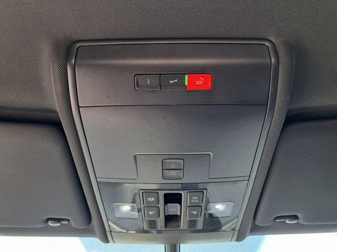 Used 2021 Volkswagen Atlas Cross Sport SE w/ Panoramic Sunroof Package FWD image 21