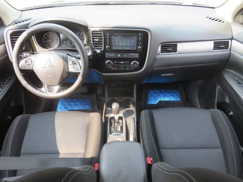 Used 2016 Mitsubishi Outlander SE AWD/4WD image 12