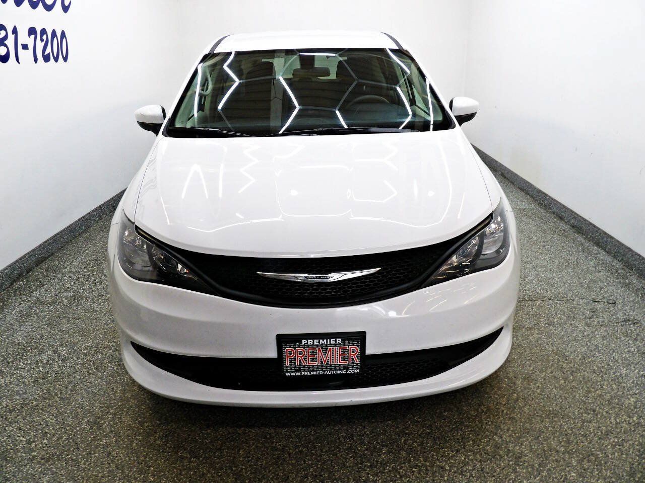 Used 2021 Chrysler Voyager LX FWD image 2
