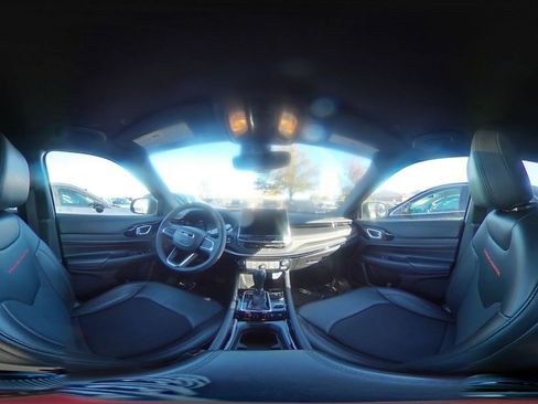 Used 2025 Jeep Compass Trailhawk image 41