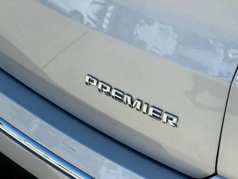 Used 2020 Chevrolet Traverse Premier FWD image 13