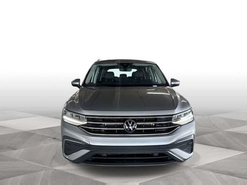 Used 2024 Volkswagen Tiguan SE FWD image 3