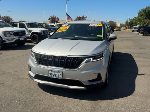 Used 2022 Kia Carnival LX FWD image 2