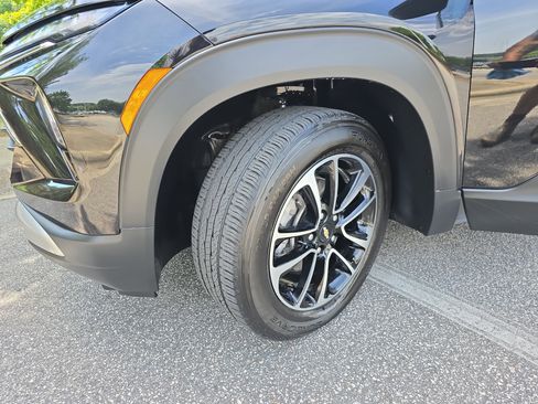 Used 2024 Chevrolet TrailBlazer LT FWD image 28