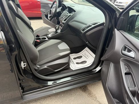 Used 2014 Ford Focus SE w/ SE Sport Package FWD image 11