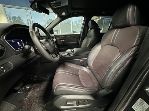 New 2025 Honda Pilot Black Edition image 8
