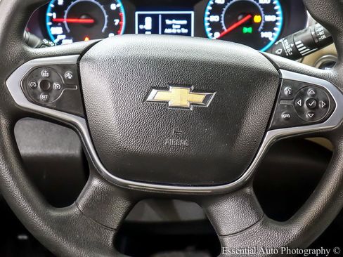 Used 2022 Chevrolet Traverse LS image 19