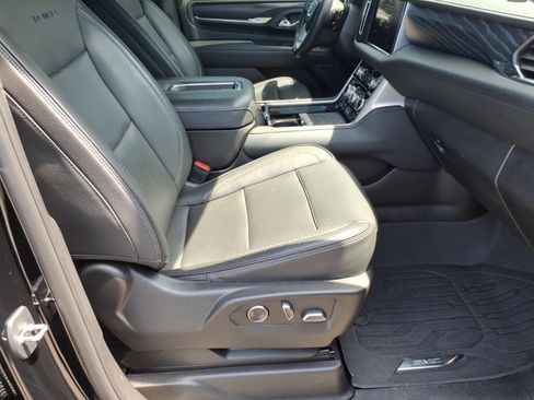 Used 2023 GMC Yukon Denali w/ Denali Reserve Package AWD/4WD image 6