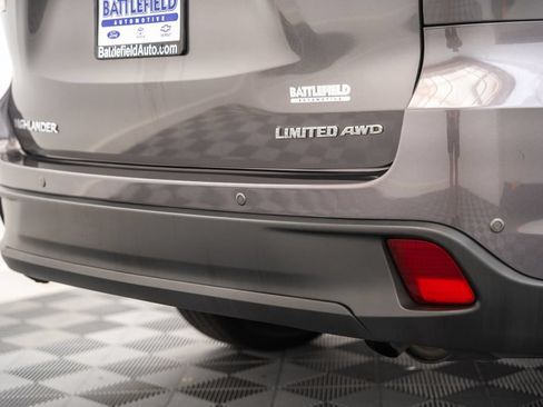 Used 2016 Toyota Highlander Limited Platinum AWD/4WD image 10