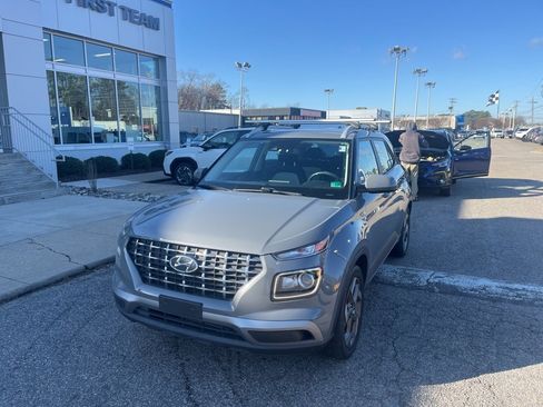Used 2021 Hyundai Venue SEL image 7