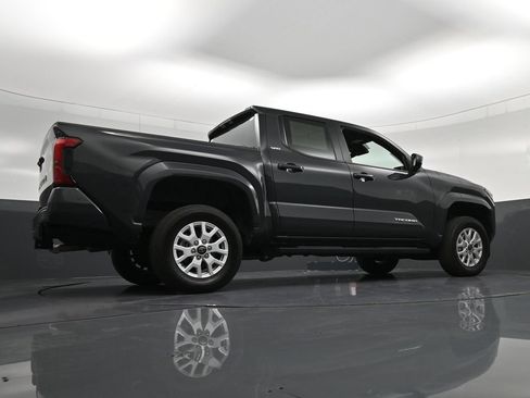 Used 2025 Toyota Tacoma SR5 RWD image 31