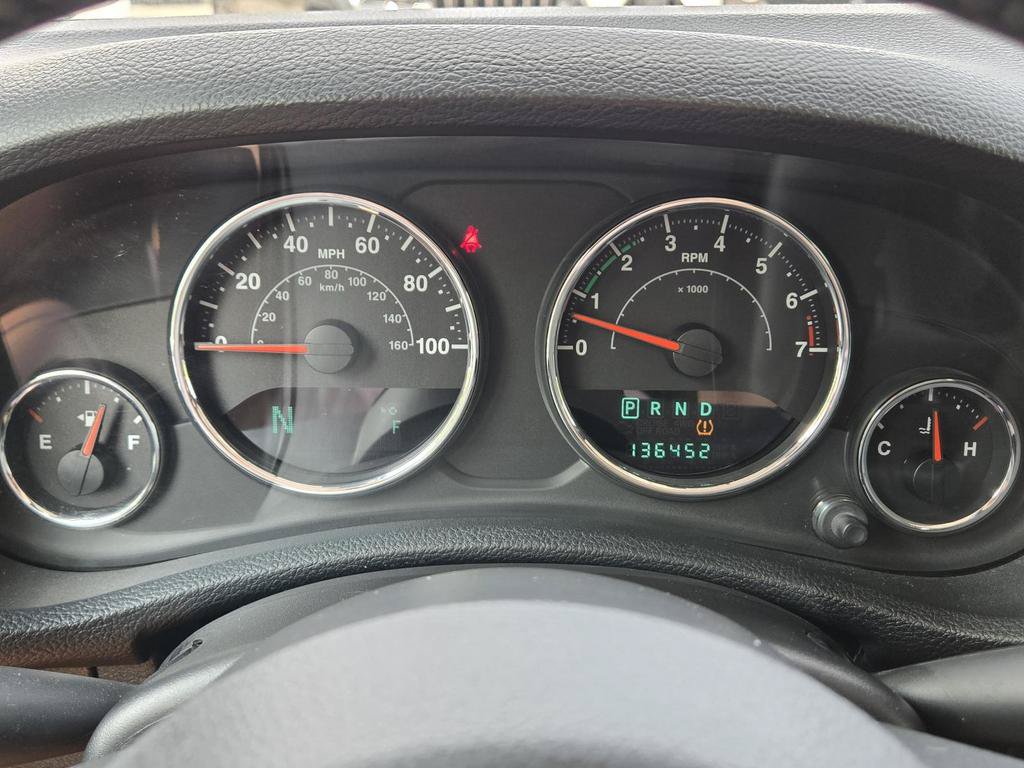 Used 2012 Jeep Wrangler Unlimited Sahara w/ Connectivity Group AWD/4WD image 21