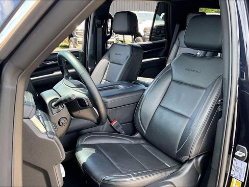 Used 2023 GMC Yukon Denali AWD/4WD image 25