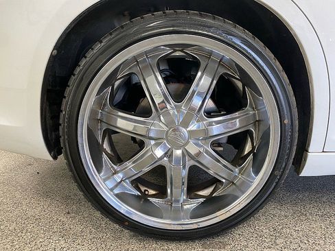 Used 2013 Chrysler 300 image 24