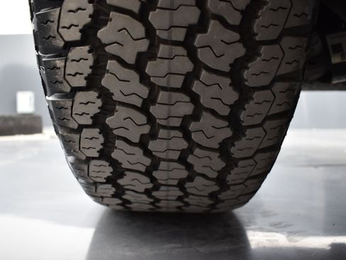 Used 2023 Land Rover Defender 90 SE image 18