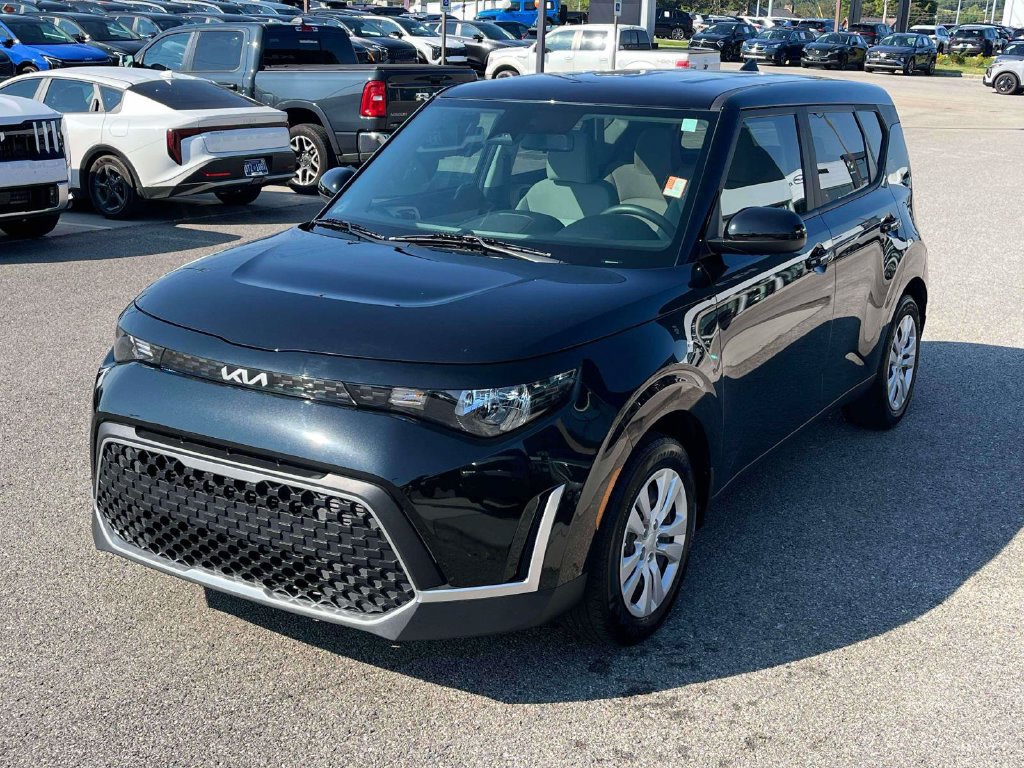 Used 2023 Kia Soul LX FWD image 30