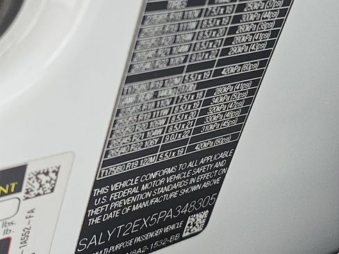 Used 2023 Land Rover Range Rover Velar R-Dynamic S image 36