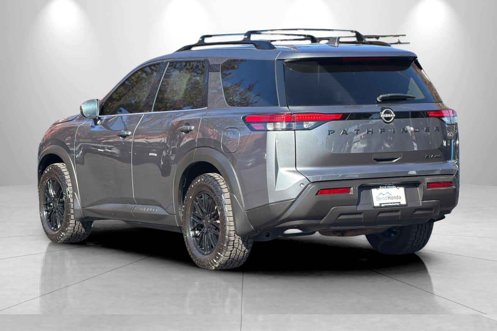 Used 2022 Nissan Pathfinder SV w/ SV Black Package AWD/4WD image 6