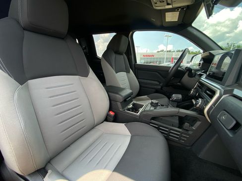 Used 2024 Toyota Tacoma TRD Off-Road AWD/4WD image 15