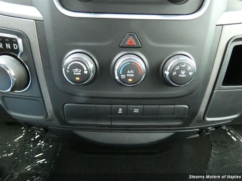 Used 2018 RAM 1500 Express RWD image 29