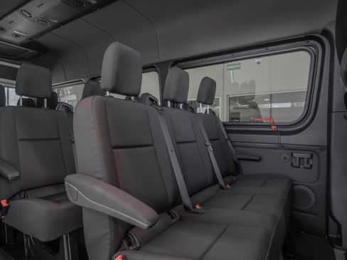 Used 2025 Mercedes-Benz Sprinter 2500 image 25