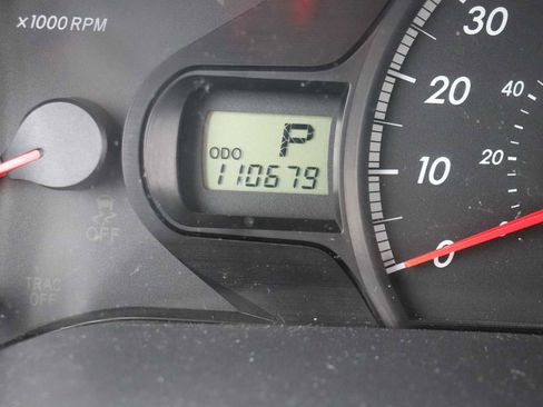 Used 2013 Toyota Sienna LE w/ Towing Pkg image 11