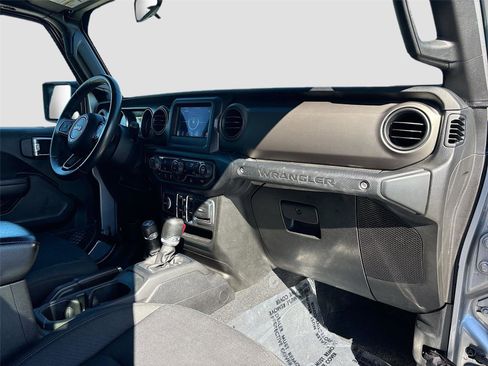Used 2018 Jeep Wrangler Unlimited Sport S image 29