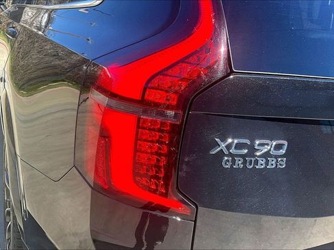 Used 2025 Volvo XC90 B6 Plus image 41