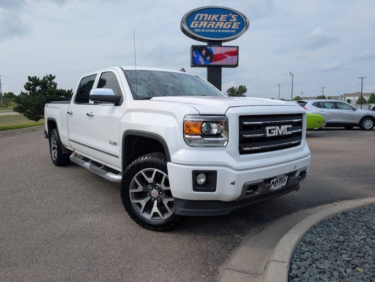 Used 2014 GMC Sierra 1500 SLE AWD/4WD image 2