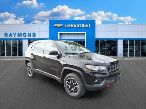 Used 2024 Jeep Compass Trailhawk AWD/4WD image 10