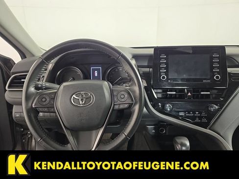 Used 2022 Toyota Camry SE FWD image 12