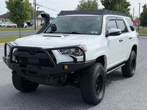 Used 2021 Toyota 4Runner Venture w/ Moonroof Package AWD/4WD image 3