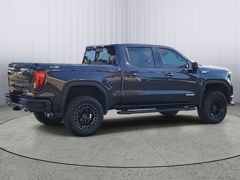 Used 2025 GMC Sierra 1500 Elevation w/ Elevation Premium Package image 3