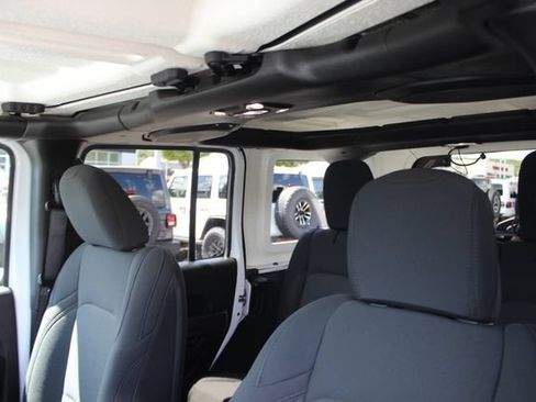 Used 2019 Jeep Wrangler Unlimited Sport S AWD/4WD image 18