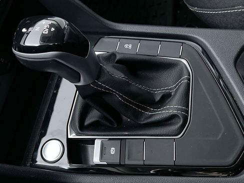 Used 2024 Volkswagen Taos SE image 22