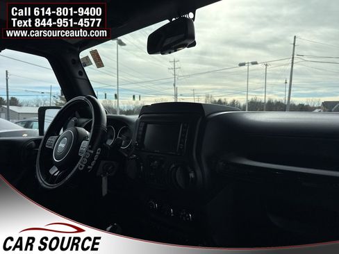 Used 2014 Jeep Wrangler Unlimited Sahara image 33