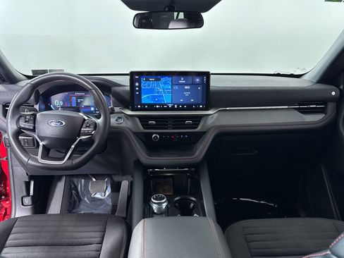Used 2025 Ford Explorer ST-Line w/ ST-Line Street Pack AWD/4WD image 3