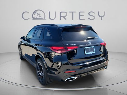 Used 2026 Mercedes-Benz GLC 300 4MATIC image 3