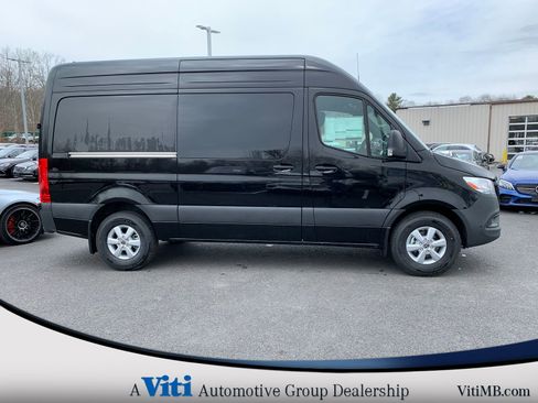 Used 2025 Mercedes-Benz Sprinter 2500 image 9