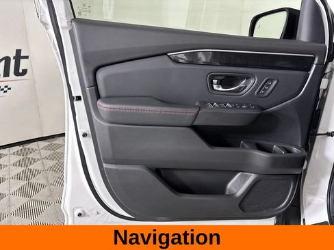 Used 2025 Honda Pilot Black Edition image 10